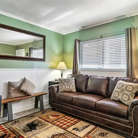 Lovely Condo W/ Indoor Pool *Only Steps To Parkway Gatlinburg Exterior photo