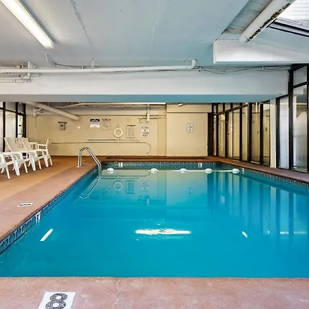 Lovely Condo W/ Indoor Pool *Only Steps To Parkway Gatlinburg Exterior photo